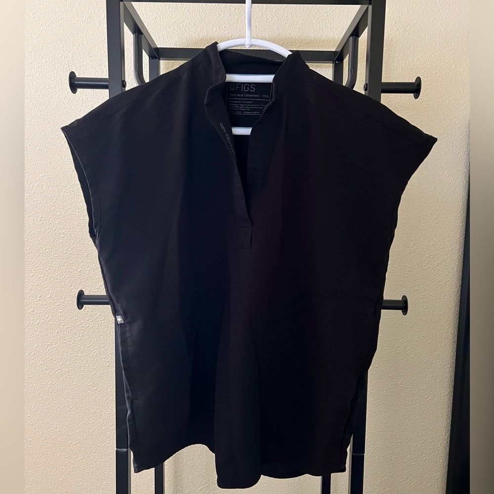 Figs Rafaela Oversized Scrub Top (Black)